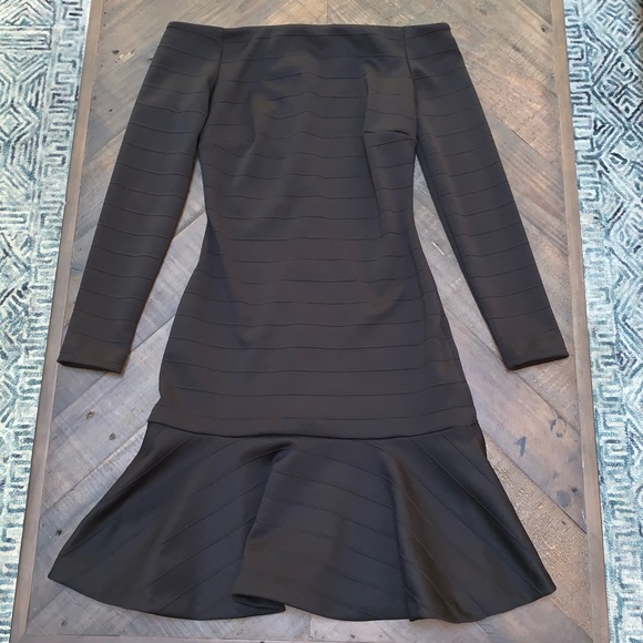 Banana Republic | Off the shoulder mermaid dress - Picture 2 of 7